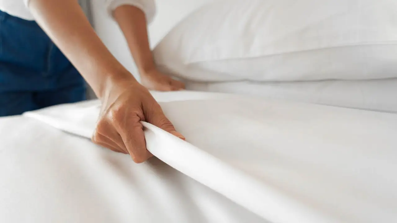 Rifare subito il letto è davvero una buona abitudine? L’errore comune al risveglio Immagine selezionata