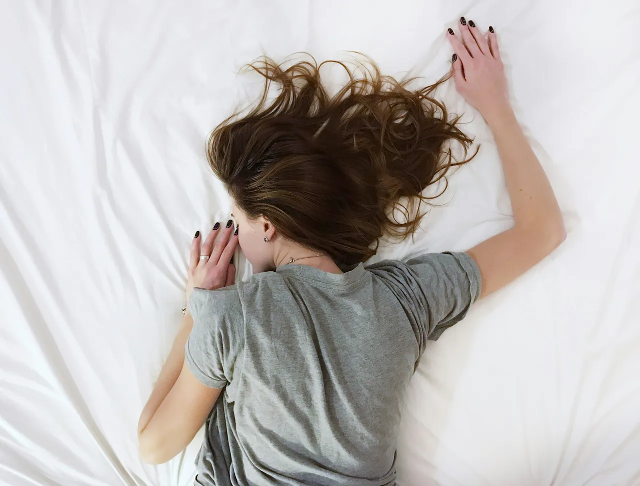 Dormire meglio: abitudini serali consigliate dagli specialisti del sonno Dormire meglio: abitudini serali consigliate dagli specialisti del sonno