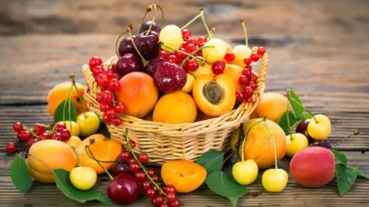 Frutti da evitare dopo cena: ecco quali possono causare gonfiore e fermentazioni Frutti da evitare dopo cena: ecco quali possono causare gonfiore e fermentazioni