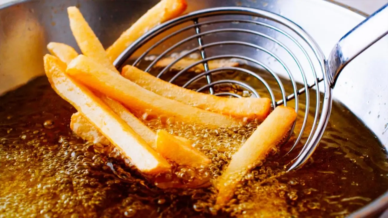 Come eliminare l’odore di frittura in cucina in pochi minuti Come eliminare l’odore di frittura in cucina in pochi minuti